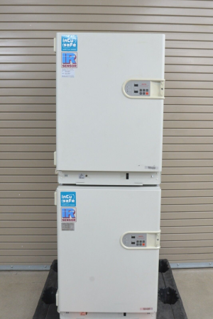 Sanyo MCO-17AIC Dual Double Stack Laboratory CO2 Incubator