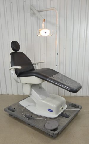SDS Summit Dental Systems 8700DY Daytona Dental Chair W/ Post Mounted Light
