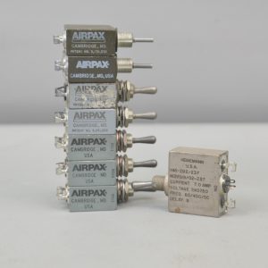 Lot of 8 Sensata AIRPAX Circuit Breakers AP2-1B and HEINEMANN HMI-Z02-237 M39019