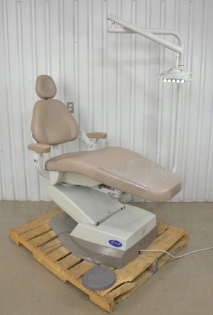 Summit Dental Systems Palm Beach Dental Chair W/ Post Mounted Light